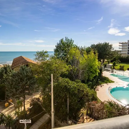 Isola Felice Silvi Paese